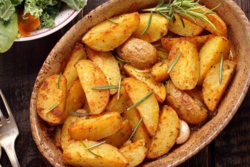 Какие рецепты можно приготовить из картофеля, выращенного на майские праздники. Как приготовить молодую картошку: 20 самых вкусных рецептов