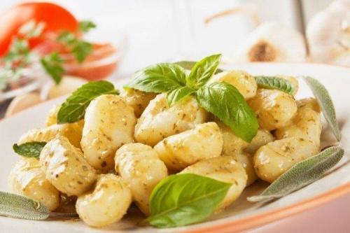 Какие рецепты можно приготовить из картофеля, выращенного на майские праздники. Как приготовить молодую картошку: 20 самых вкусных рецептов