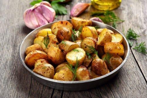 Какие рецепты можно приготовить из картофеля, выращенного на майские праздники. Как приготовить молодую картошку: 20 самых вкусных рецептов