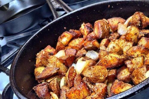 Какие рецепты можно приготовить из картофеля, выращенного на майские праздники. Как приготовить молодую картошку: 20 самых вкусных рецептов