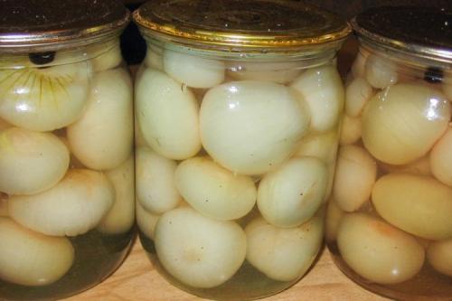 Как мариновать или солить лук для длительного хранения. Маринованный лук на зиму: 15 простых рецептов приготовления