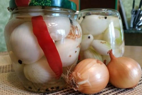 Как мариновать или солить лук для длительного хранения. Маринованный лук на зиму: 15 простых рецептов приготовления