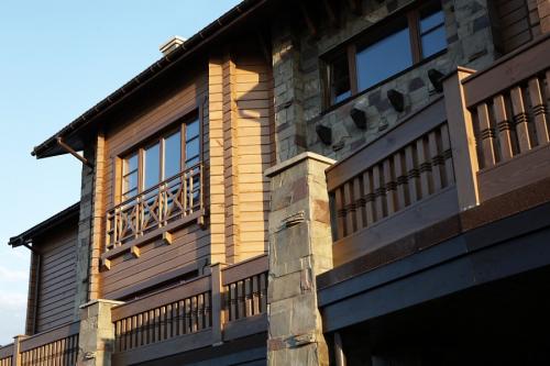 Деревянный окна. Деревянные окна – сравнение основных типов, подбор под архитектуру и дизайн дома (95 фото)