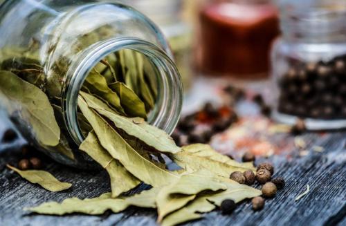 Вкусные сочетания: как правильно использовать специи и пряные травы в кулинарии 03