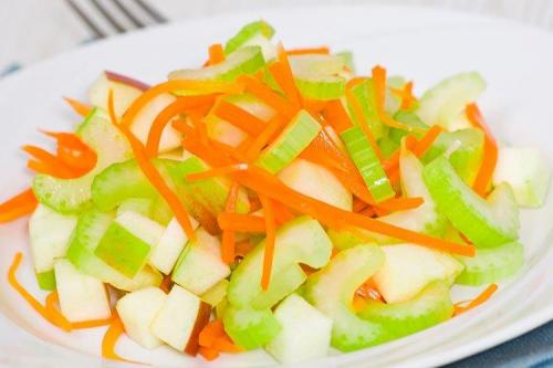 Сельдерей листовой рецепты приготовления. 20 вкусных салатов с сельдереем, которые стоит приготовить