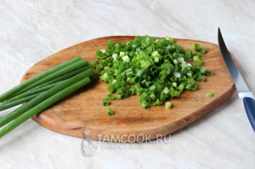 Можно ли хранить лук на столе