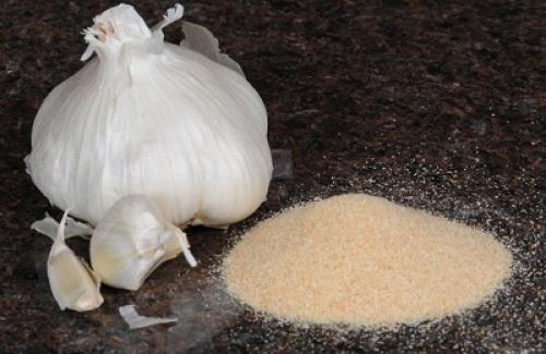 Как можно использовать сушеный лук и чеснок в косметических целях. Использование в народной медицине